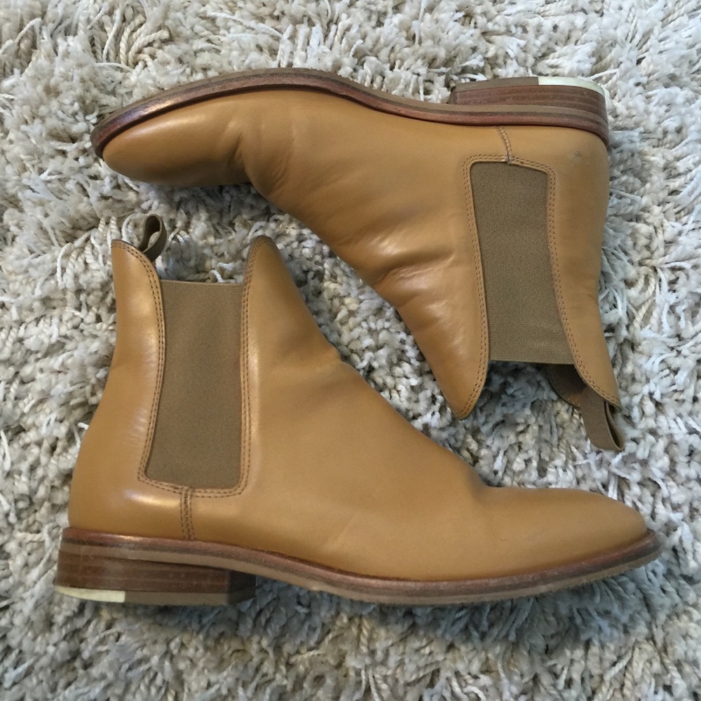 Everlane Chelsea Boot